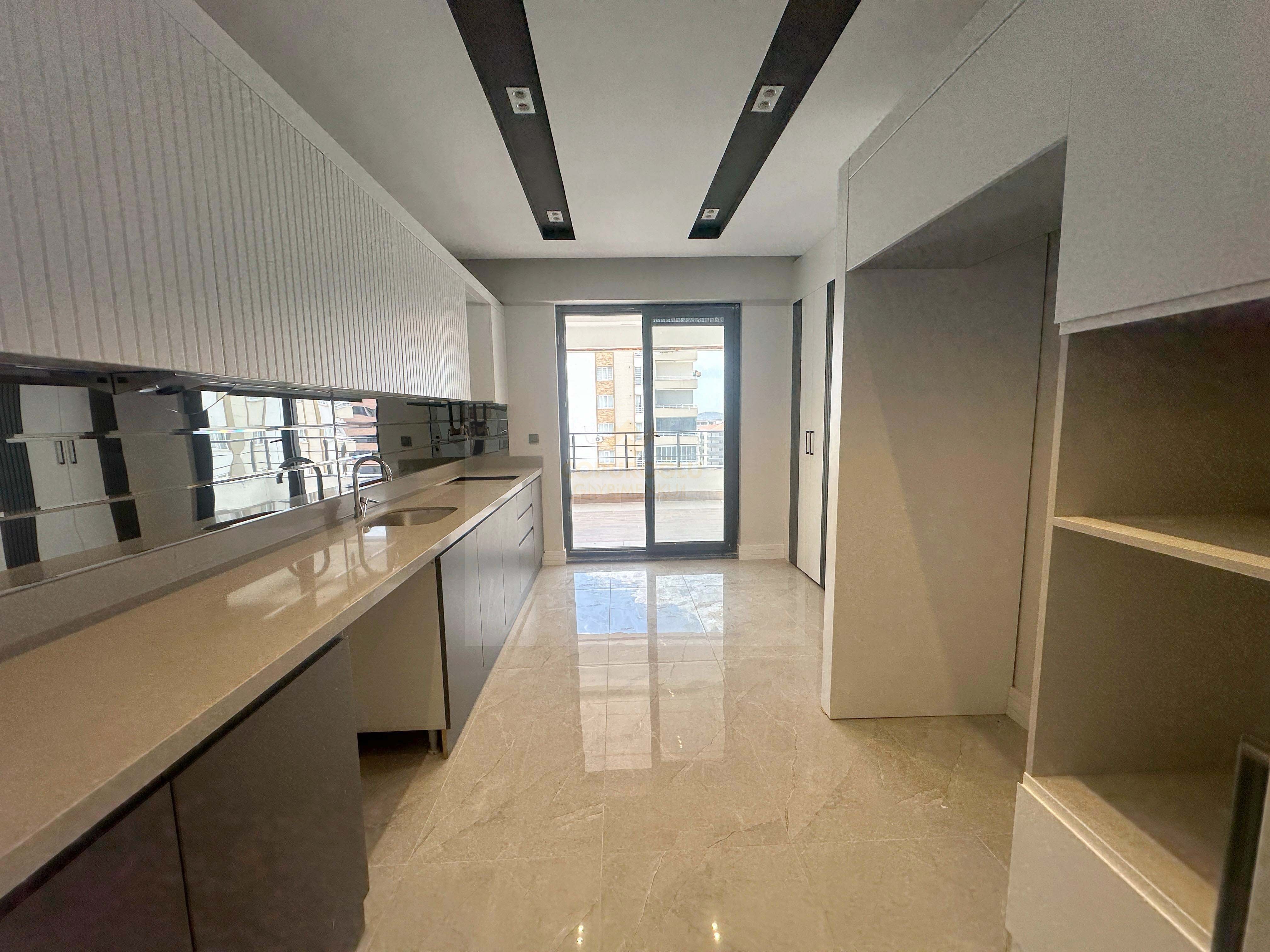ALTUN TOWERS'DA ARAKAT ÖNÜ AÇIK GENİŞ KİLERLİ KATBAHÇELİ 2+1 !!!