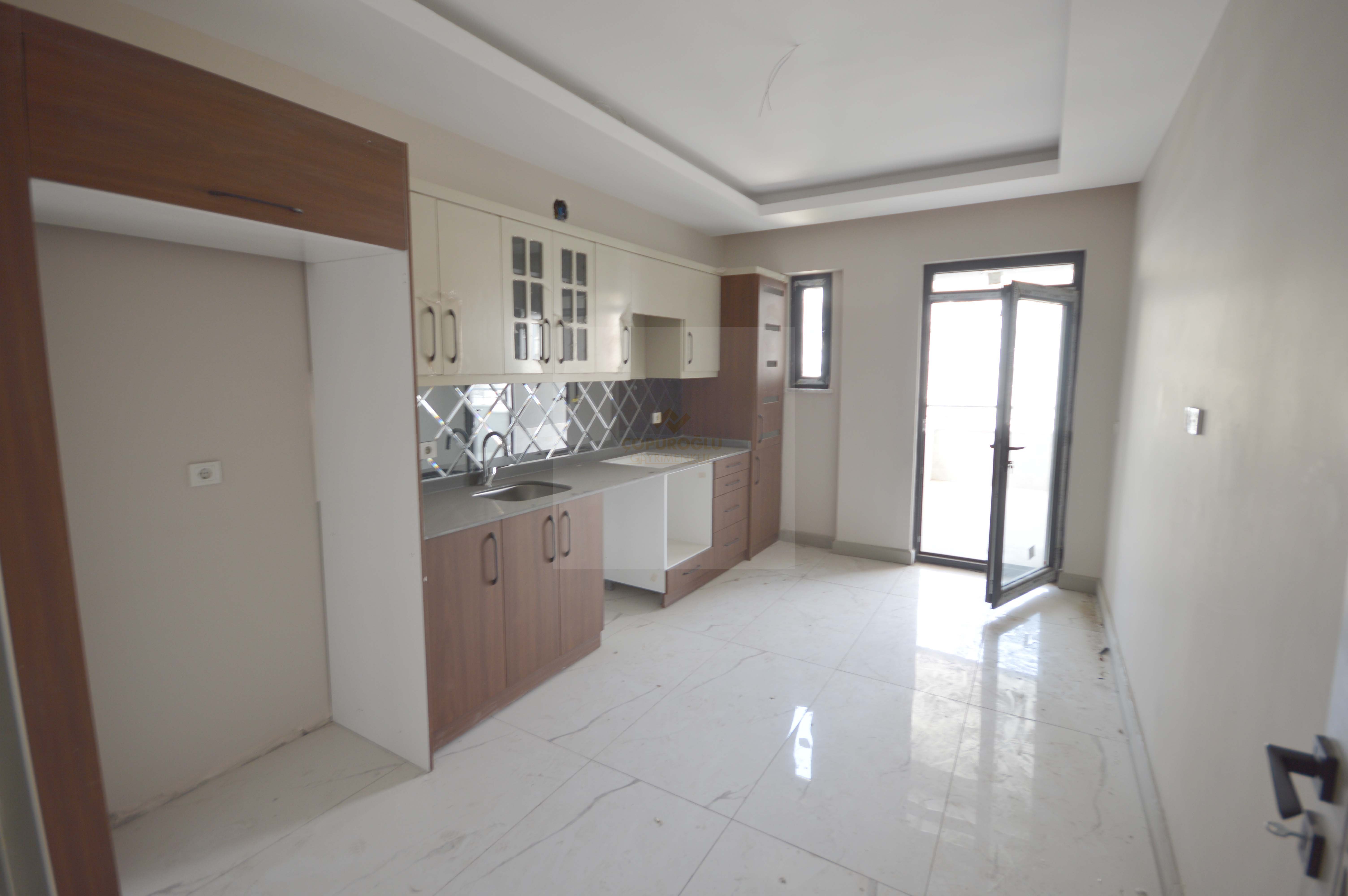 MÜCAHİTLER'DE SIFIR ARAKAT YERDEN ISITMA EBEVEYN BANYOLU 2+1
