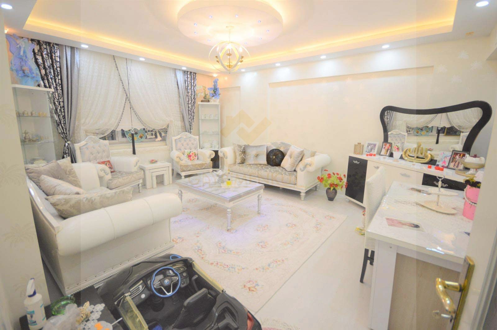 ABDULHAMİTHAN'DA SİTE İÇERİSNDE ÖNÜ AÇIK BAKIMLI 3+1 UYGUN DAİRE