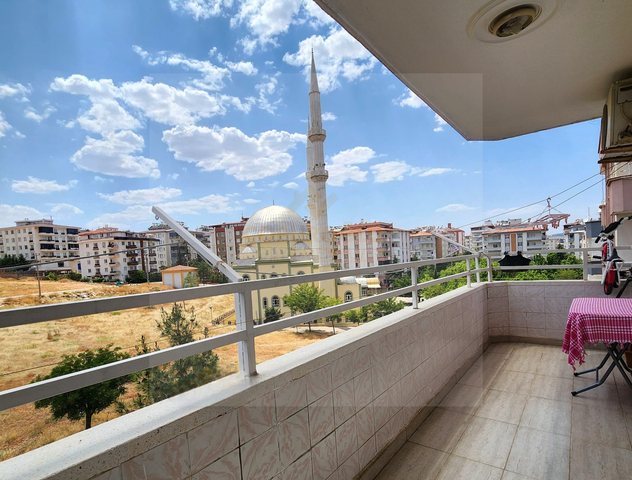 DEFA LİFE YANI BAKIMLI İSKANLI HASARSIZ GARAJLI 3+1 FIRSAT DAİRE