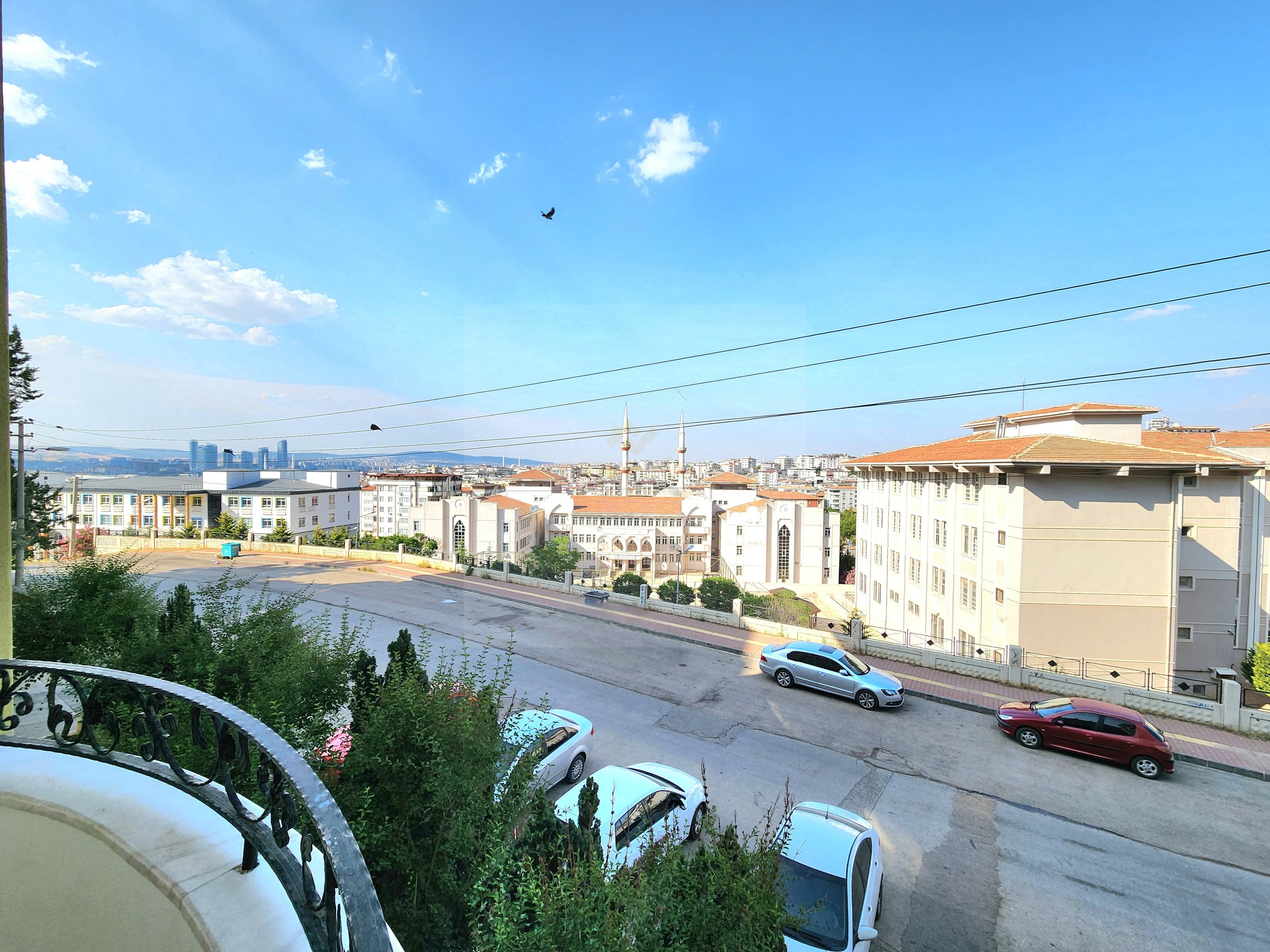 TRAMVAYA YÜRÜME MESAFESİNDE İSKANLI HASARSIZ 3+1 DAİRE FIRSATI !
